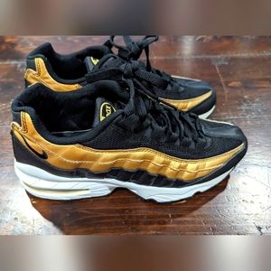Nike Air Max 95's youth size 5. Black and Gold